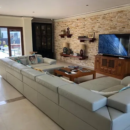 Stunning 5 Star Villa- 5 Mins Village Marina 빌라 *
