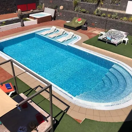 Stunning 5 Star Villa- 5 Mins Village Marina 빌라 *