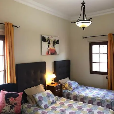 Stunning 5 Star Villa- 5 Mins Village Marina 빌라