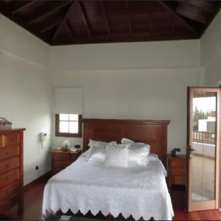 Stunning 5 Star Villa- 5 Mins Village Marina Villa Playa Blanca