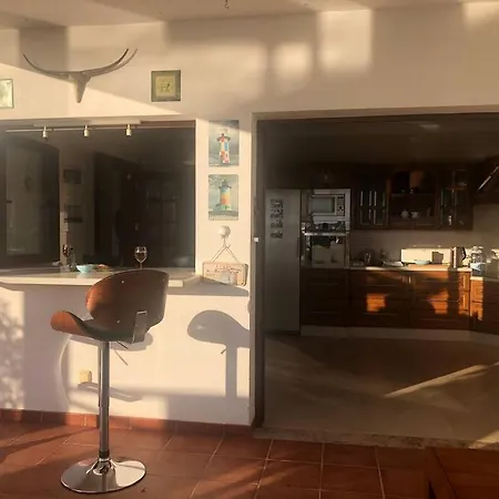Villa Stunning 5 Star Villa- 5 Mins Village Marina