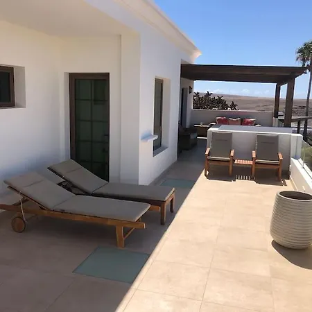 Stunning 5 Star Villa- 5 Mins Village Marina Villa Playa Blanca