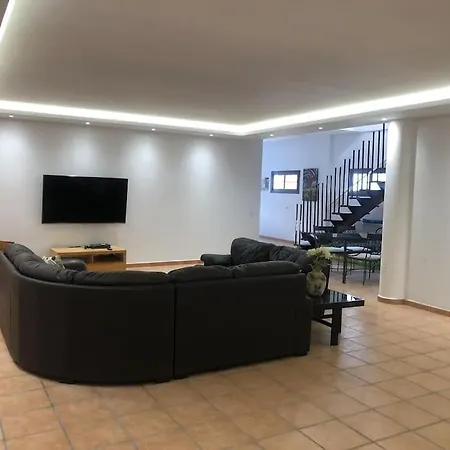 Stunning 5 Star Villa- 5 Mins Village Marina