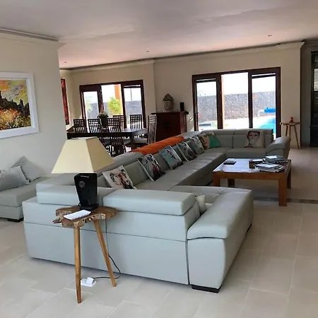 Stunning 5 Star Villa- 5 Mins Village Marina Villa Playa Blanca