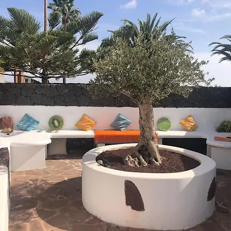 Stunning 5 Star Villa- 5 Mins Village Marina Playa Blanca