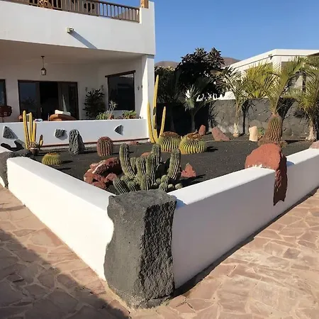 Stunning 5 Star Villa- 5 Mins Village Marina Villa *