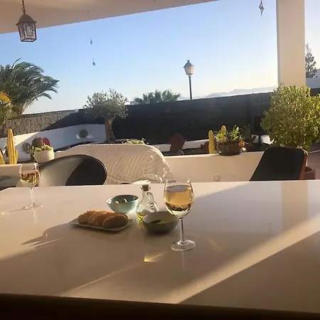 Stunning 5 Star Villa- 5 Mins Village Marina * Playa Blanca