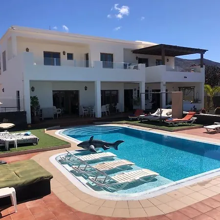 Villa Stunning 5 Star Villa- 5 Mins Village Marina Playa Blanca (Lanzarote)