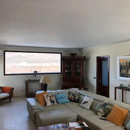 Stunning 5 Star Villa- 5 Mins Village Marina וילה *